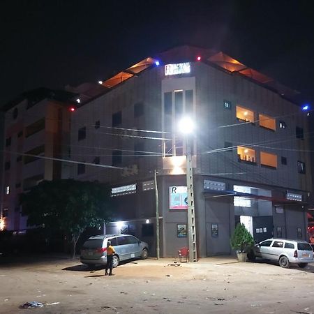 Royal Blue Guest House & Bar Lome Bagian luar foto
