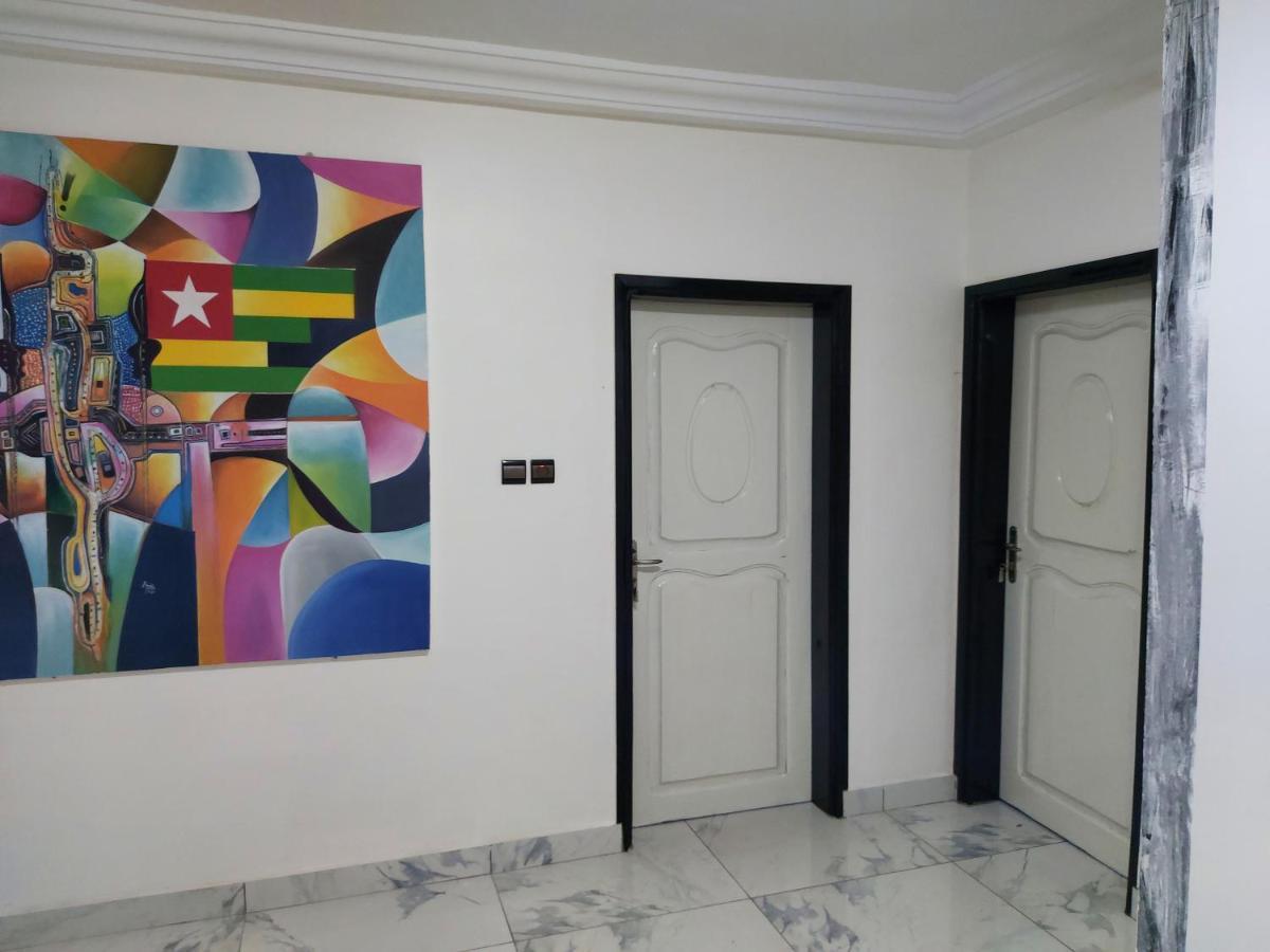 Royal Blue Guest House & Bar Lome Bagian luar foto