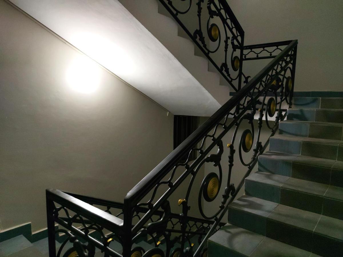 Royal Blue Guest House & Bar Lome Bagian luar foto