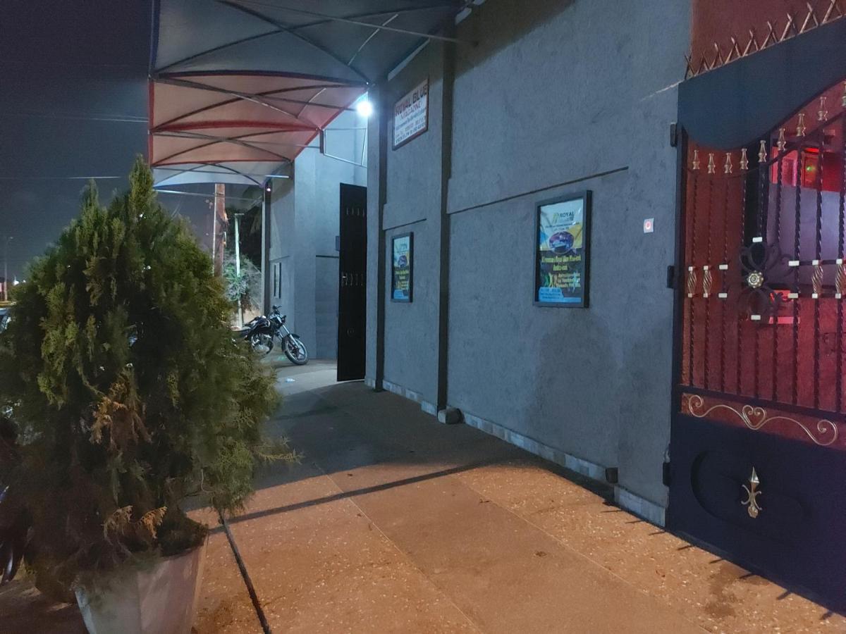 Royal Blue Guest House & Bar Lome Bagian luar foto